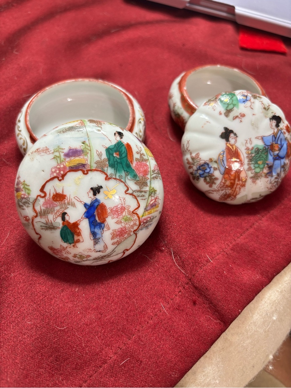 VTG 2 antique, hand-painted Japanese porcelain trinket boxes - Picture 5 of 5